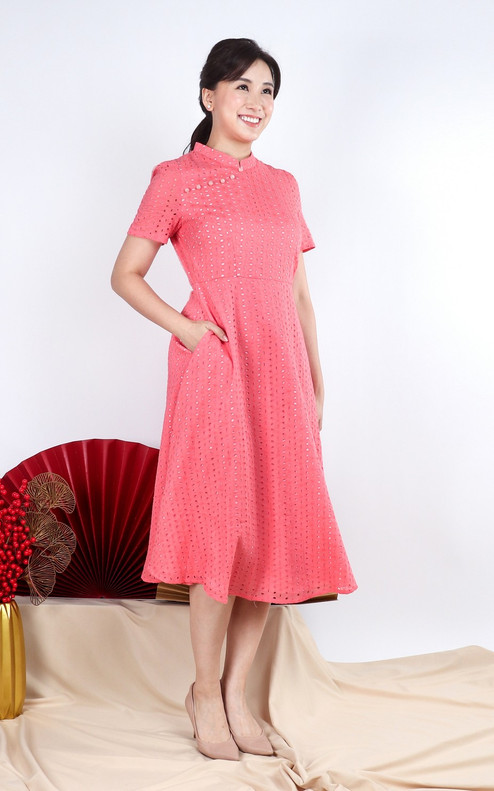 Luella Sleeved Eyelet Midi Cheongsam - Peach