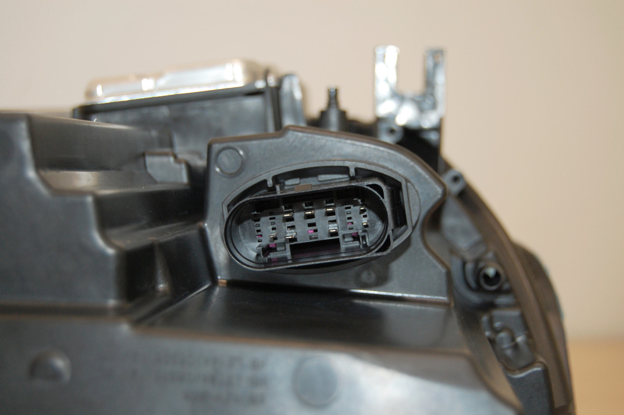 New OEM Audi A4 B9 S4 RS4 LED Headlight Left 8W0941773 8W0941033