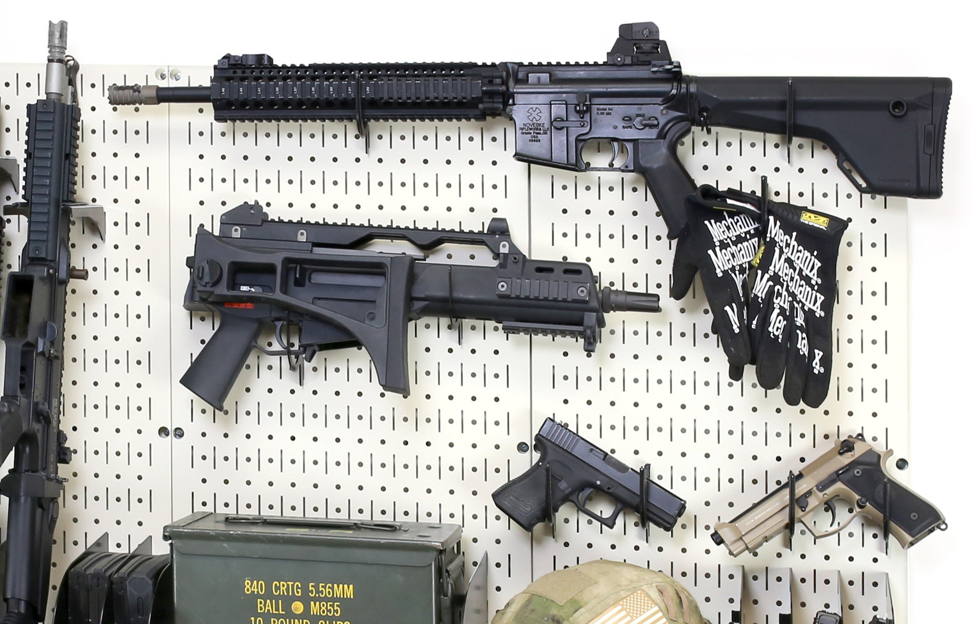 Perfect Gun Rack Wall Hooks for AR Rifle Shotgun Pistol Wall Storage