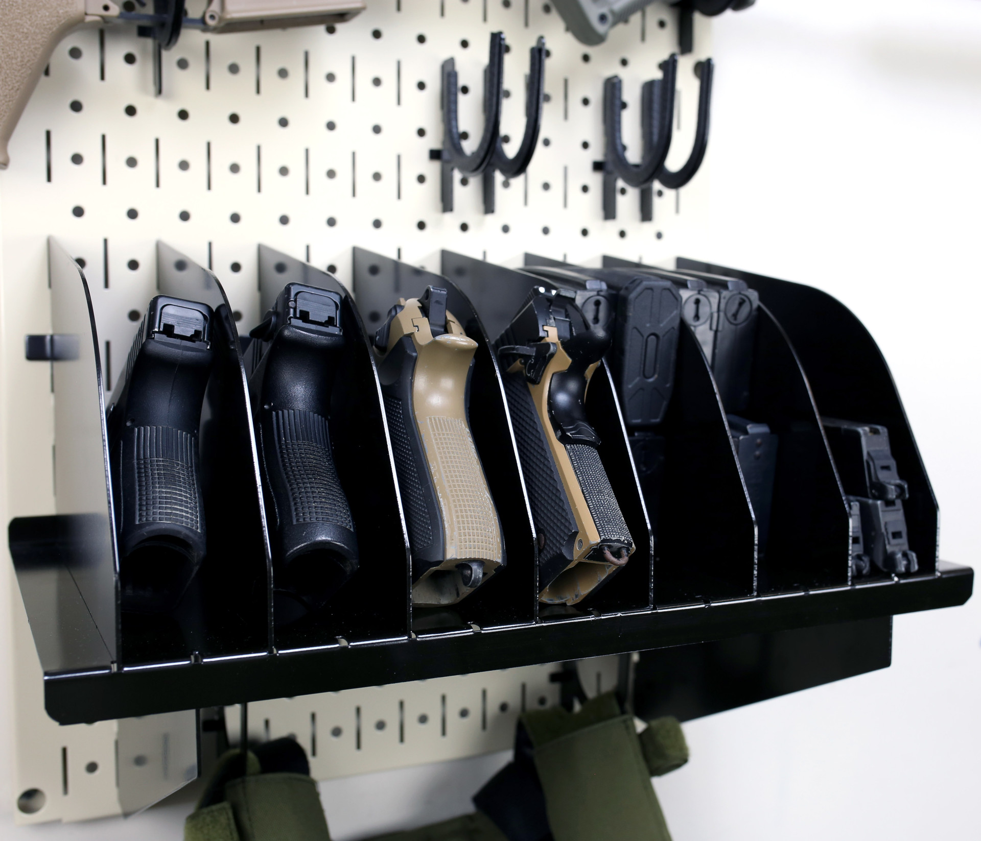 Gun Pegboard Shelf Divider 9in Slotted Metal Shelf Divider 10DV009