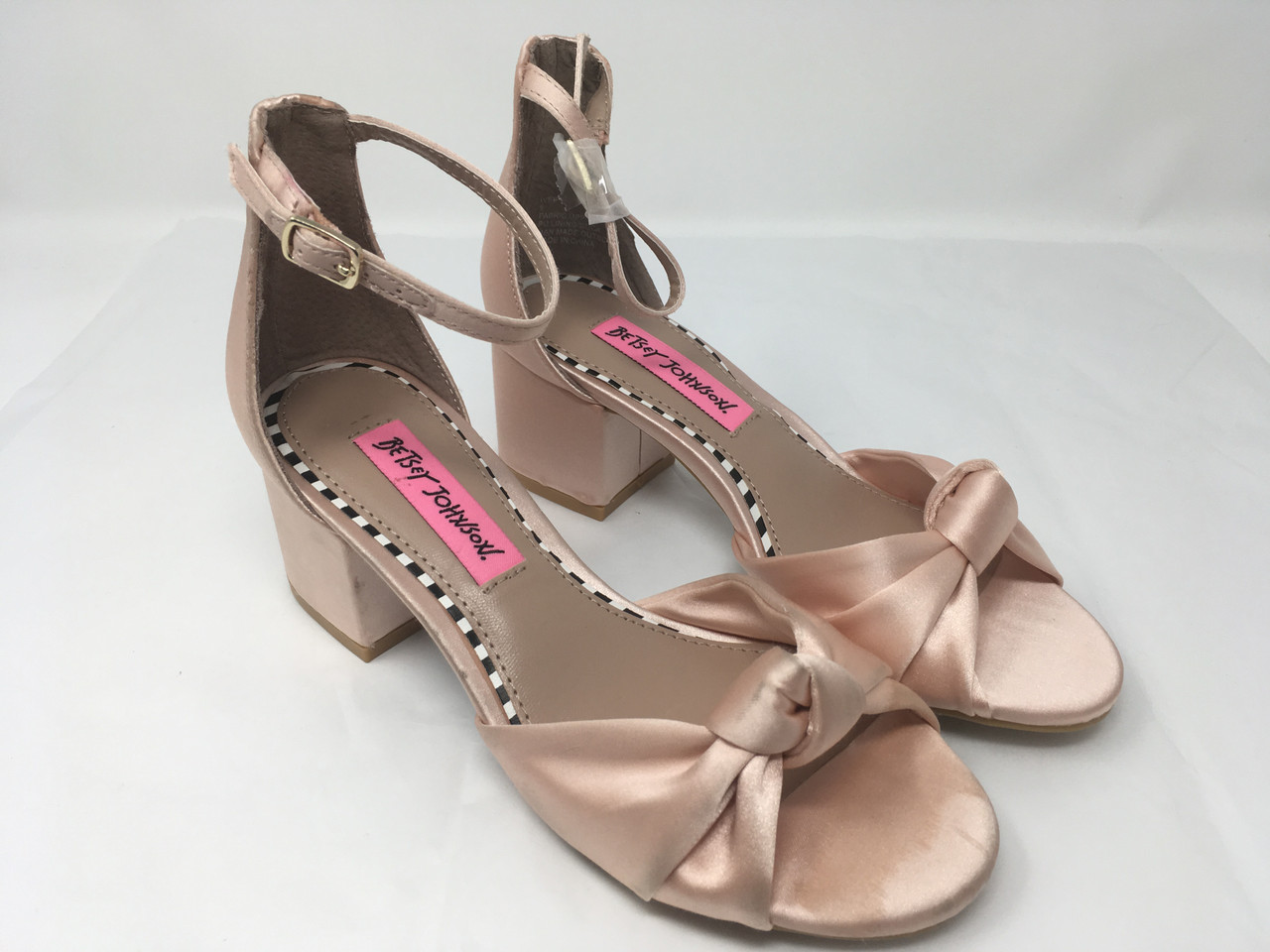 betsey johnson pink heels