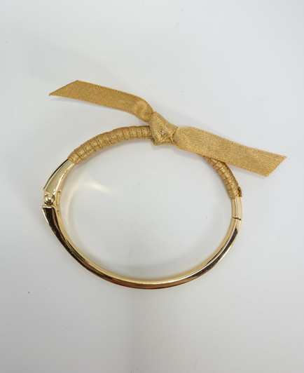 Women Gold Tone Ribbon Bangle Bracelet (16438826-P)
