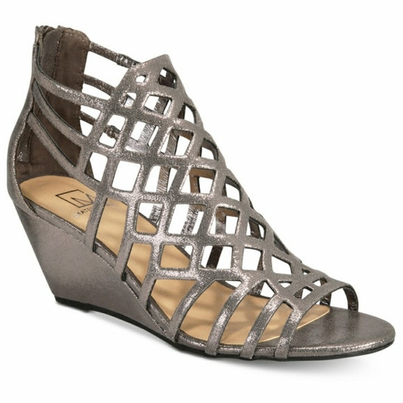 Material Girl Demi Women Wedge Sandals , Grey (11834405-P)