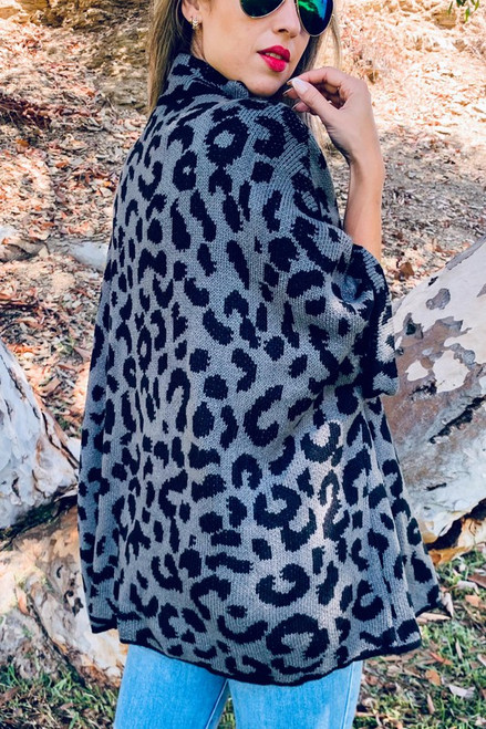 Leopard printed Pancho cardigan with clip holder button