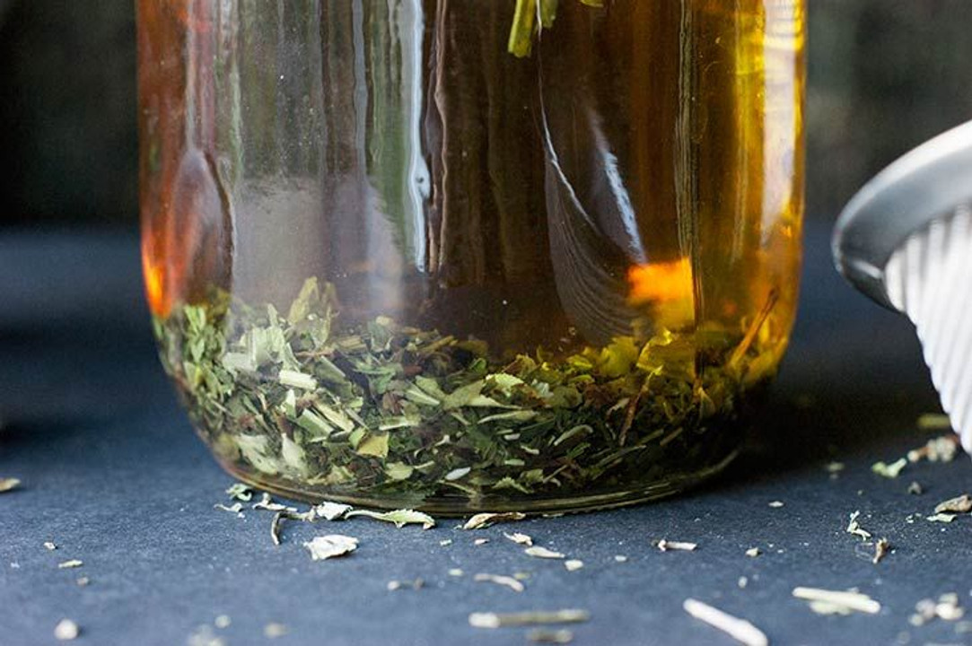 How to Make an Herbal Tea Infusion & Decoction - Homsted