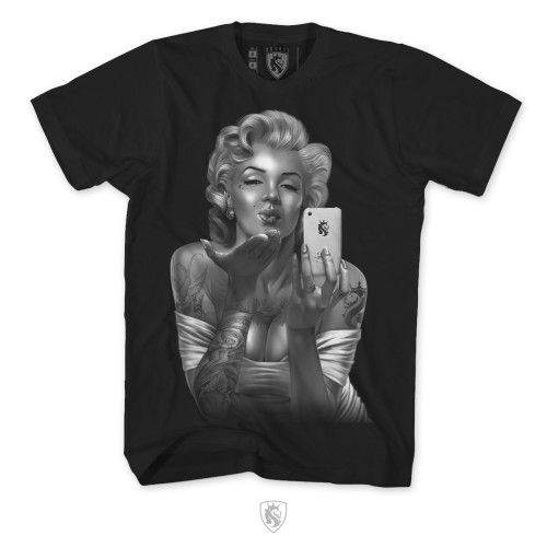Marilyn Monroe taking a selfie pic with her Iphone