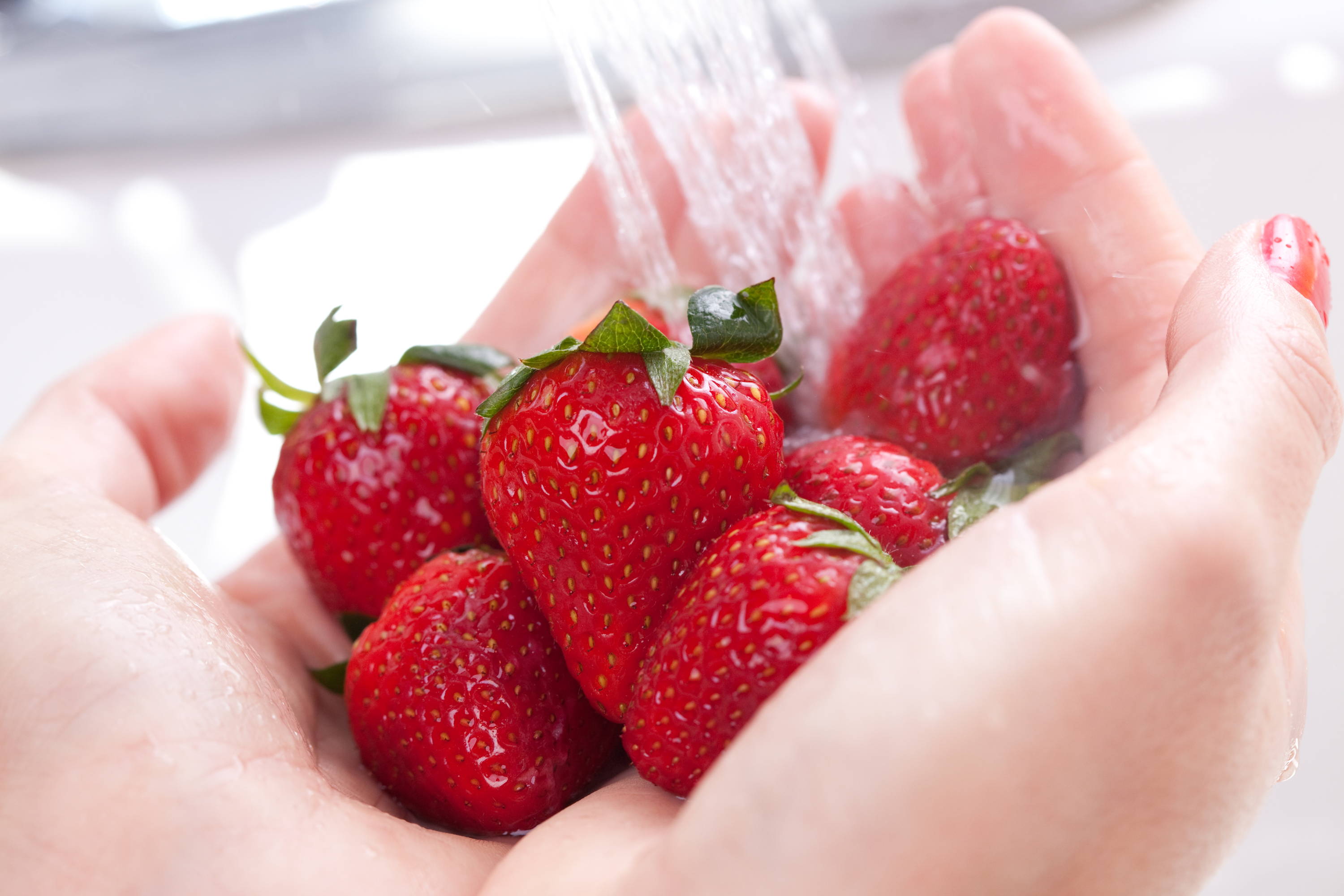 faucet washing strawberries