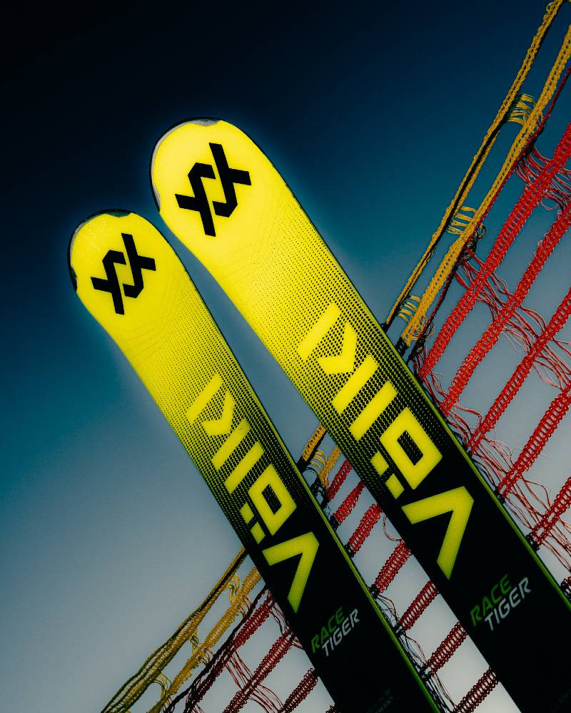 Volkl Racetiger JR PRO Skis w vMotion 7.0 JR GW Bindings 2026