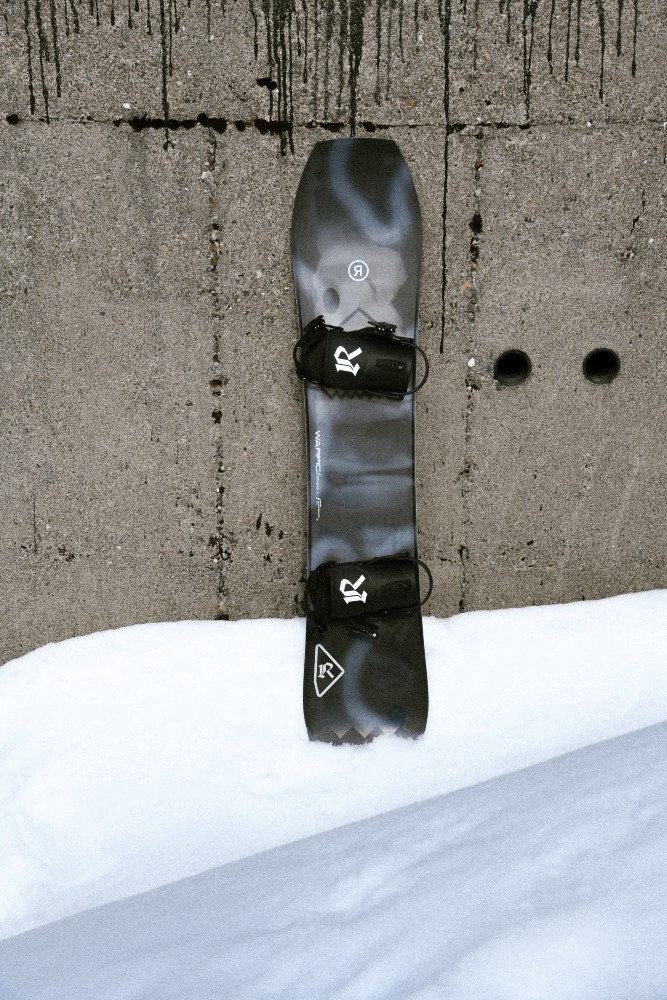 Ride Warpig Snowboard w Ride Drone Snowboard Bindings Package 2027