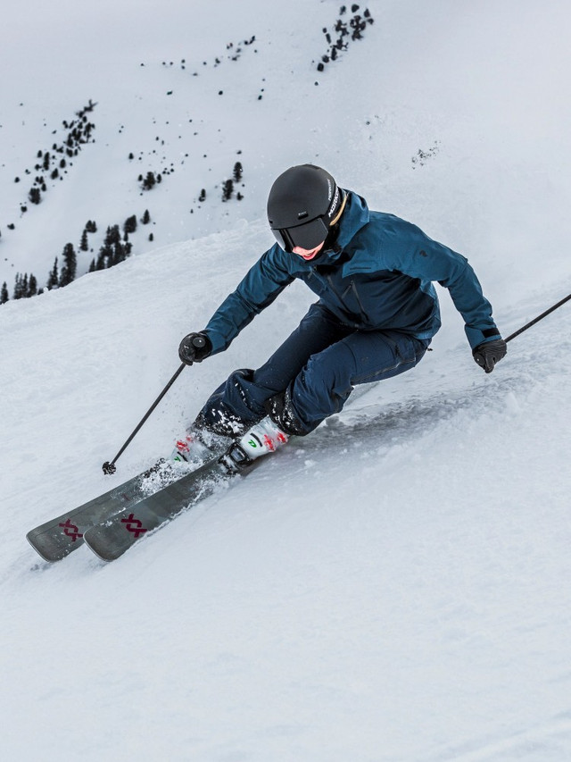 ラントゥルース４個セット Skis on Sale | Corbetts