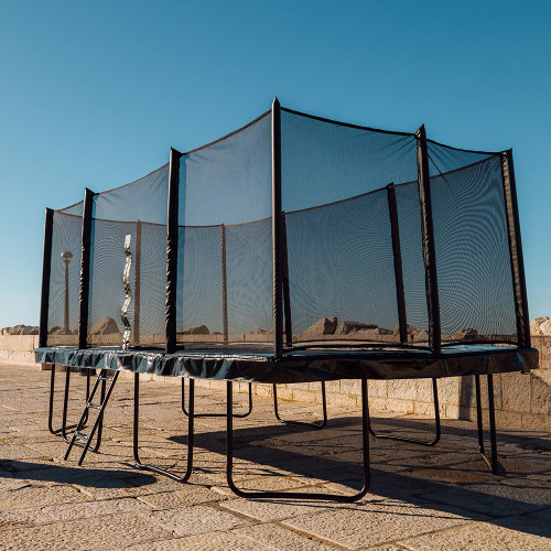 Primus Challenger on pier Primus Challenger on pier