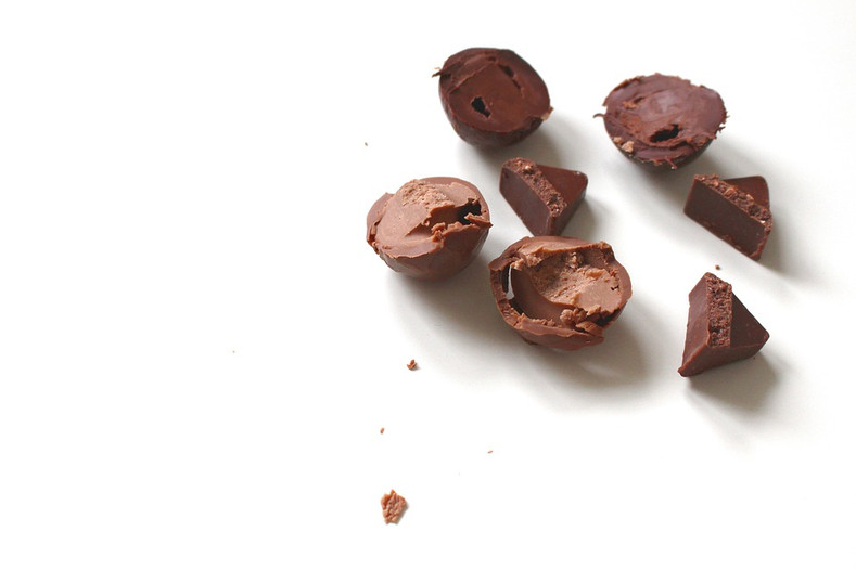 Recipe: Superfood Chocolate Fat Bombs