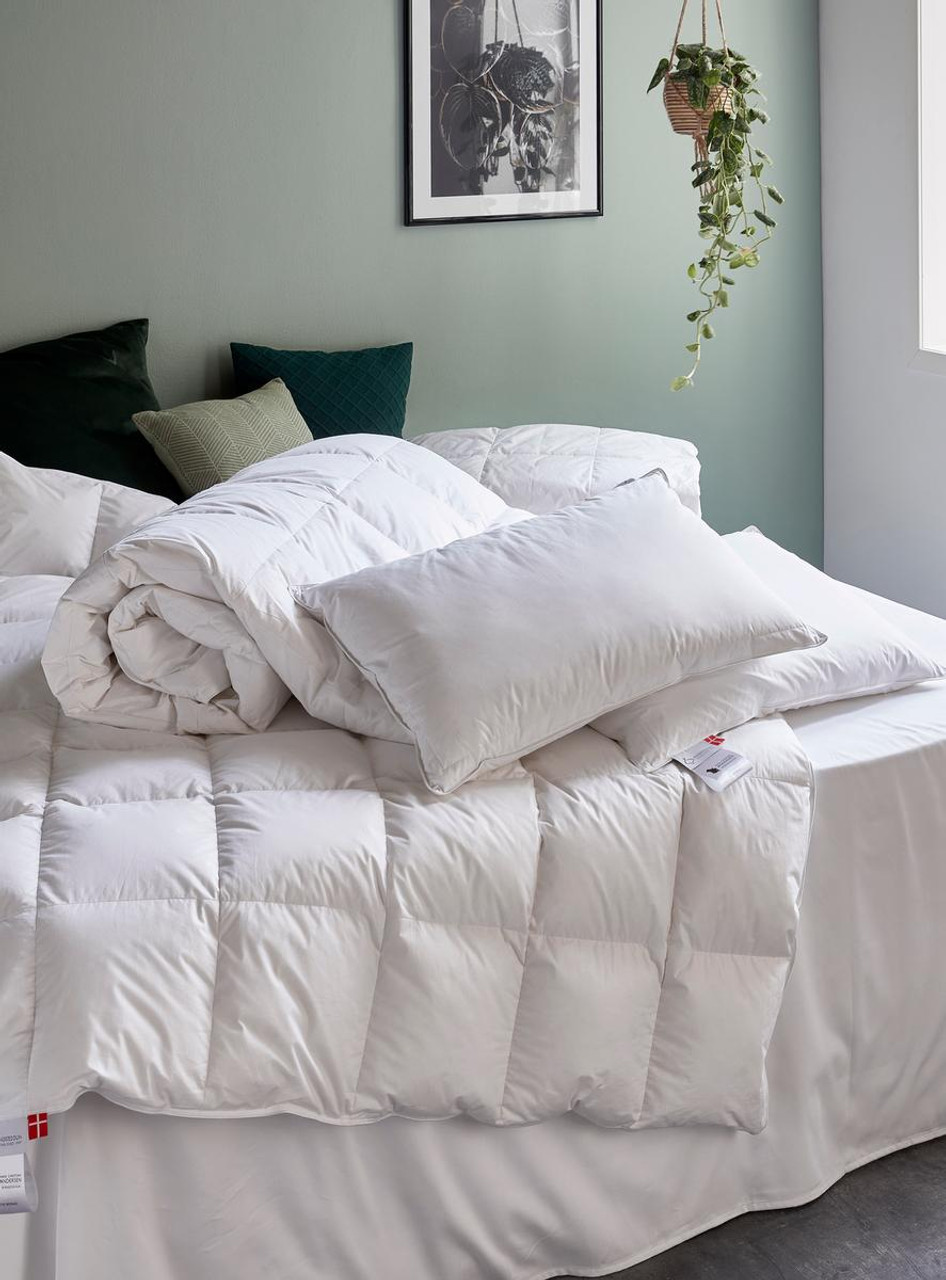 900 Fill Power Batiste Down Comforter (Full): White