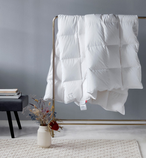 WHISPER Scandinavian GOOSE Down Comforter / MEDIUM / ALL YEAR / KING / 108" x 98"