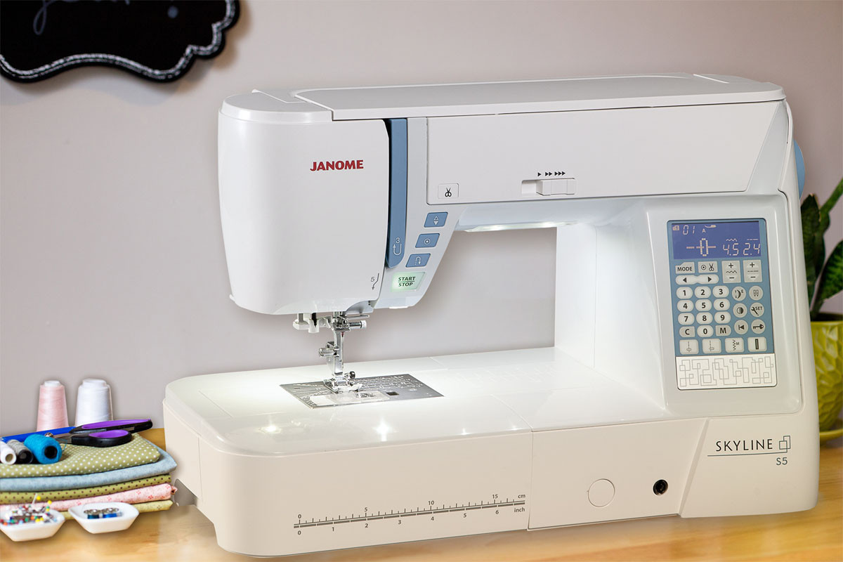 Janome Skyline S5 Computerized Sewing Machine