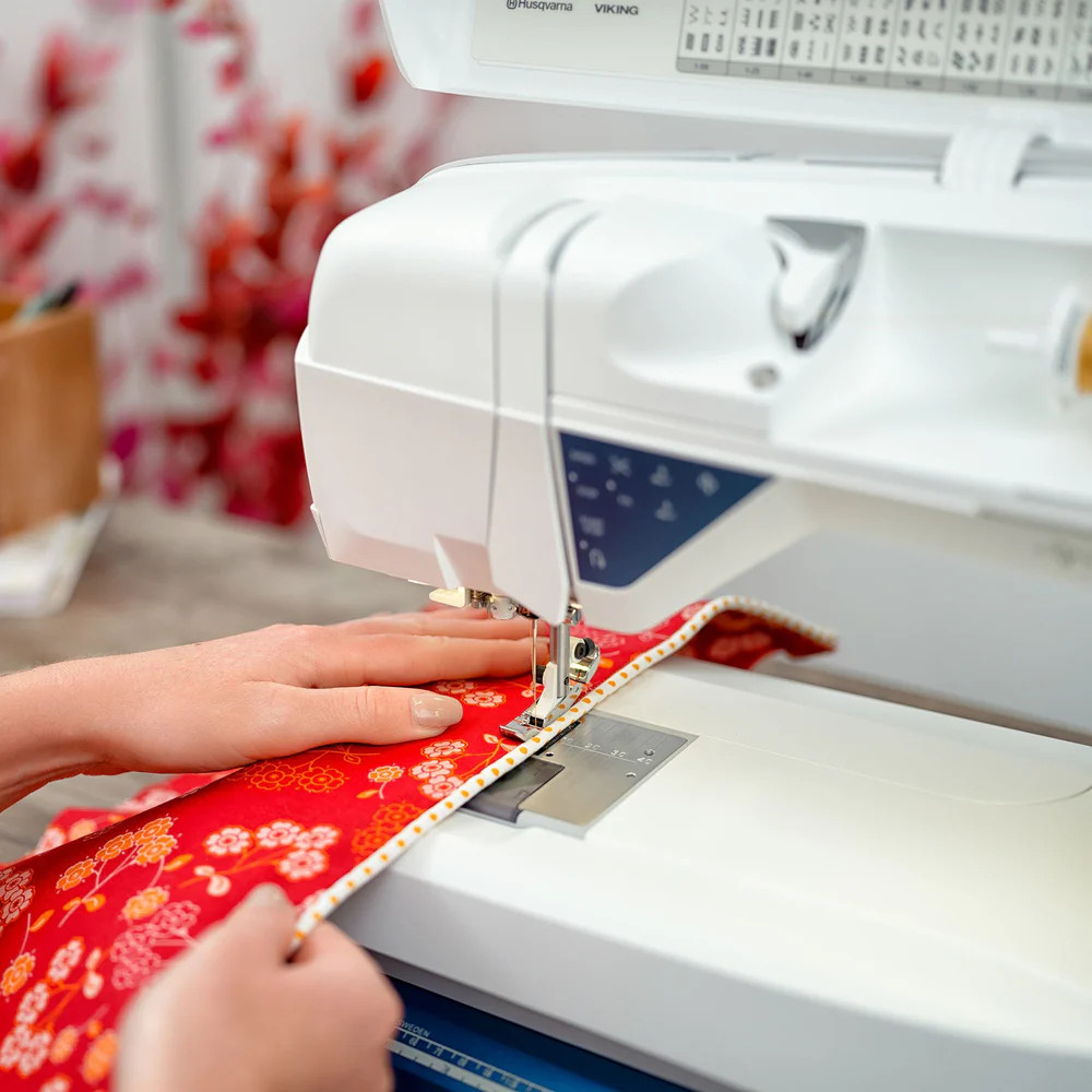 HUSQVARNA VIKING DESIGNER SAPPHIRE 85 Sewing Embroidery Machine