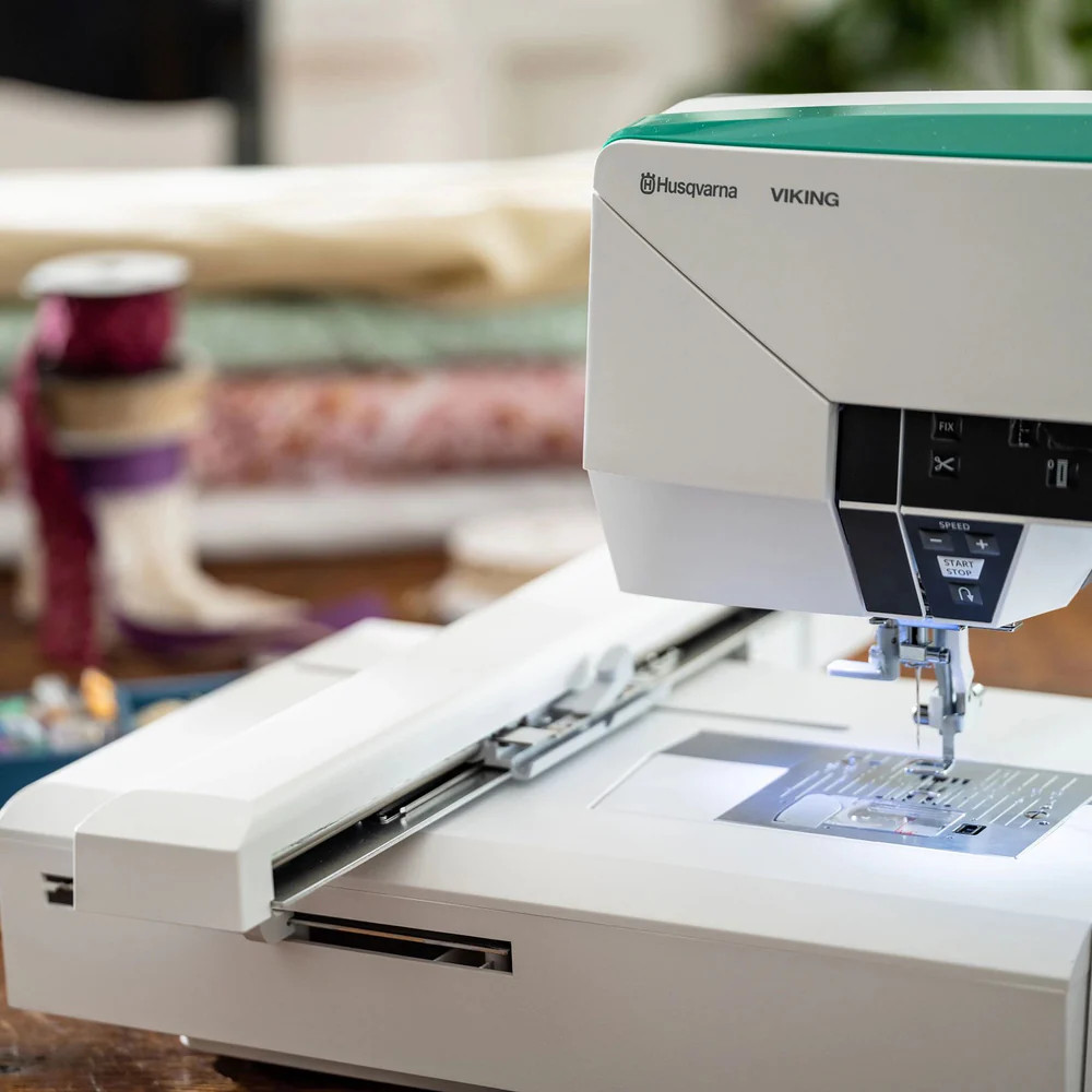 HUSQVARNA VIKING DESIGNER JADE 35 Sewing and Embroidery Machine