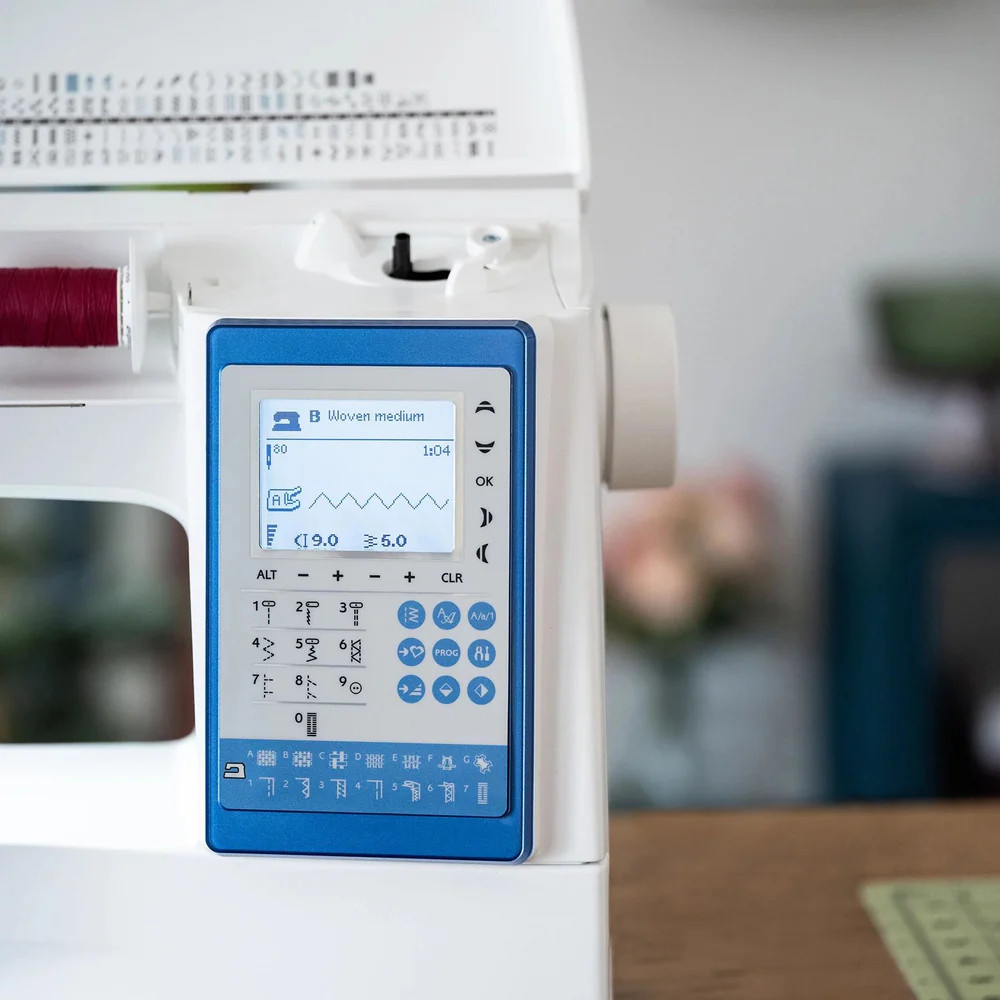 HUSQVARNA VIKING SAPPHIRE 930 Computerized Sewing Machine