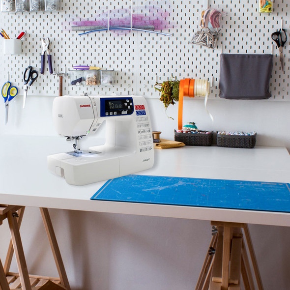 Janome Skyline S5 Computerized Sewing Machine