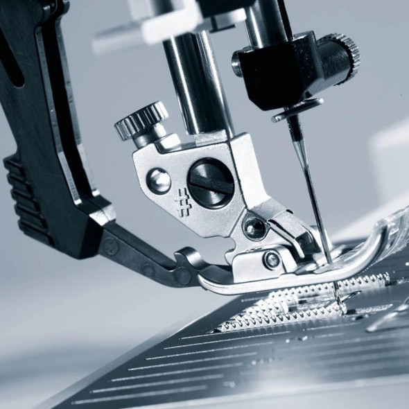 PFAFF expression 720 Computerized Sewing Machine Special Edition