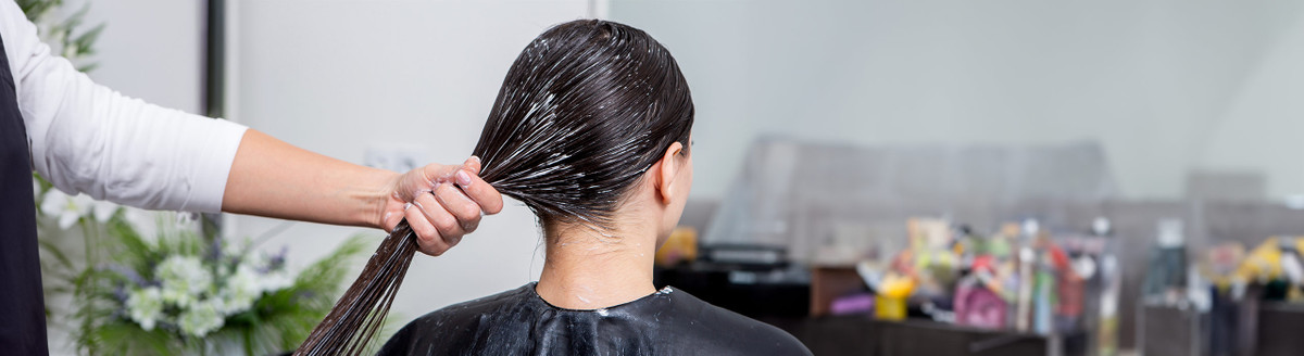 Maschera professionale per capelli? Ecco quando proporla in salone Maschera professionale per capelli? Ecco quando proporla in salone