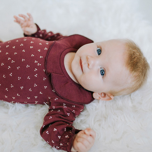 L'oved Baby Organic Ruffle Bodysuit in Cranberry Dots