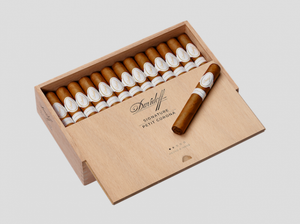 Davidoff Signature Petite Corona (4.5x41 / Box 25) Davidoff Signature Petite Corona (4.5x41 / Box 25)