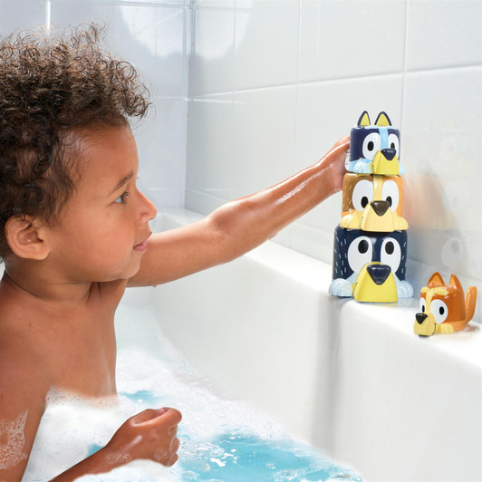 TOMY Toomies Bluey's Family Pourers with Designs Featuring Chilli Bandit  Bingo