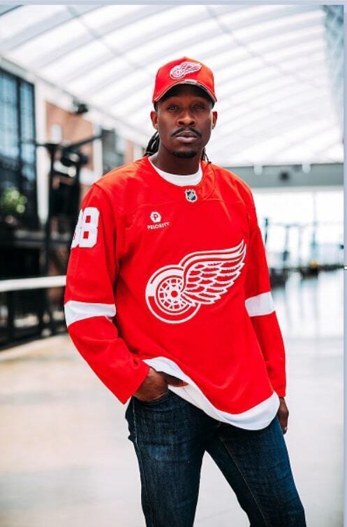 Man wearing Columbus Blue Jacket Jersey in front of the arena