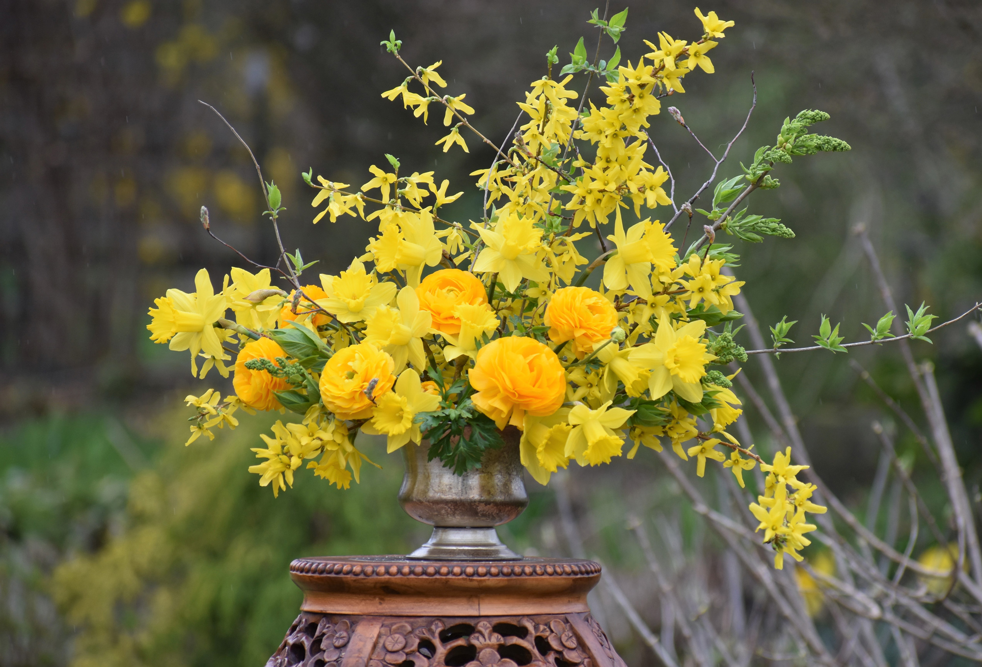 How to cut flower stems  Did you know? Cutting your stems correctly can  really help extend the vase-life of your flowers! Cut a clean, sharp angle  so they can draw up