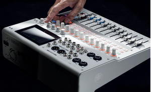 Yamaha MGX12V B- 18-Channel Digital Mixing Console, Black