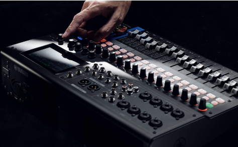 Yamaha MGX12 B - 18-Channel Digital Mixing Console, Black