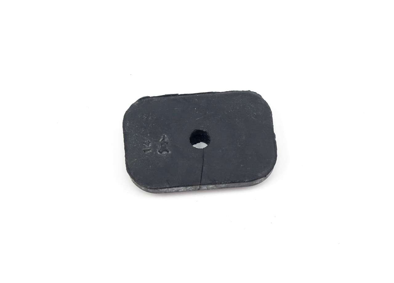 Rectangular firewall rubber grommet for wiper motor harness
FIAT 124 Spider, Spider 2000 and Pininfarina - 1966-1985
FIAT 124 Sport Coupe - 1967-1975
Also fits Fiat Dino Coupe and Spider - Auto Ricambi
4135522, 4231410, RS1-096