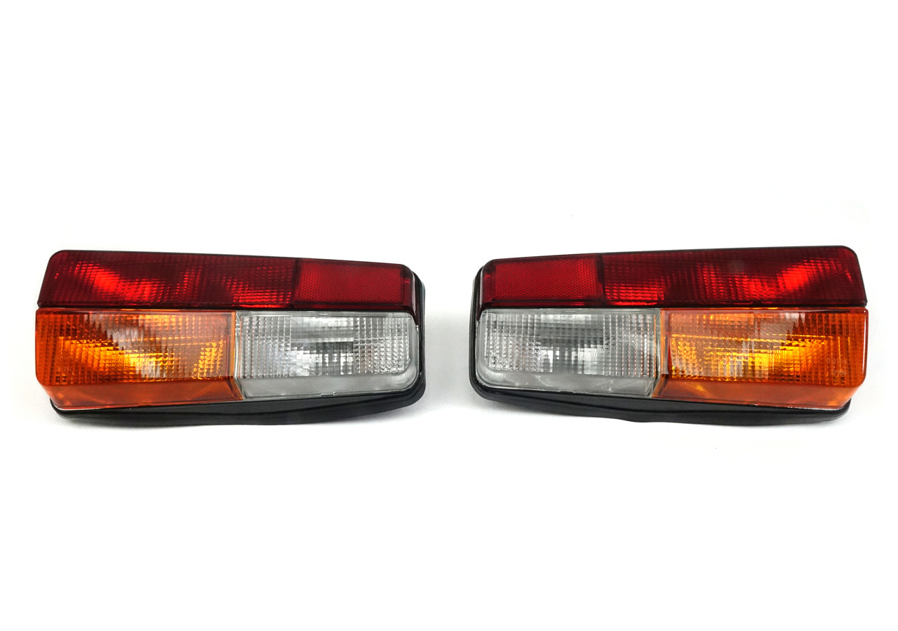 Tail light assembly pair with gaskets FIAT Spider 2000 and Pininfarina - 1979, 1980, 1981, 1982, 1983, 1984, 1985 Auto Ricambi 4425404, 5936289, 4425403, 5936289 RS7-483-PAIR