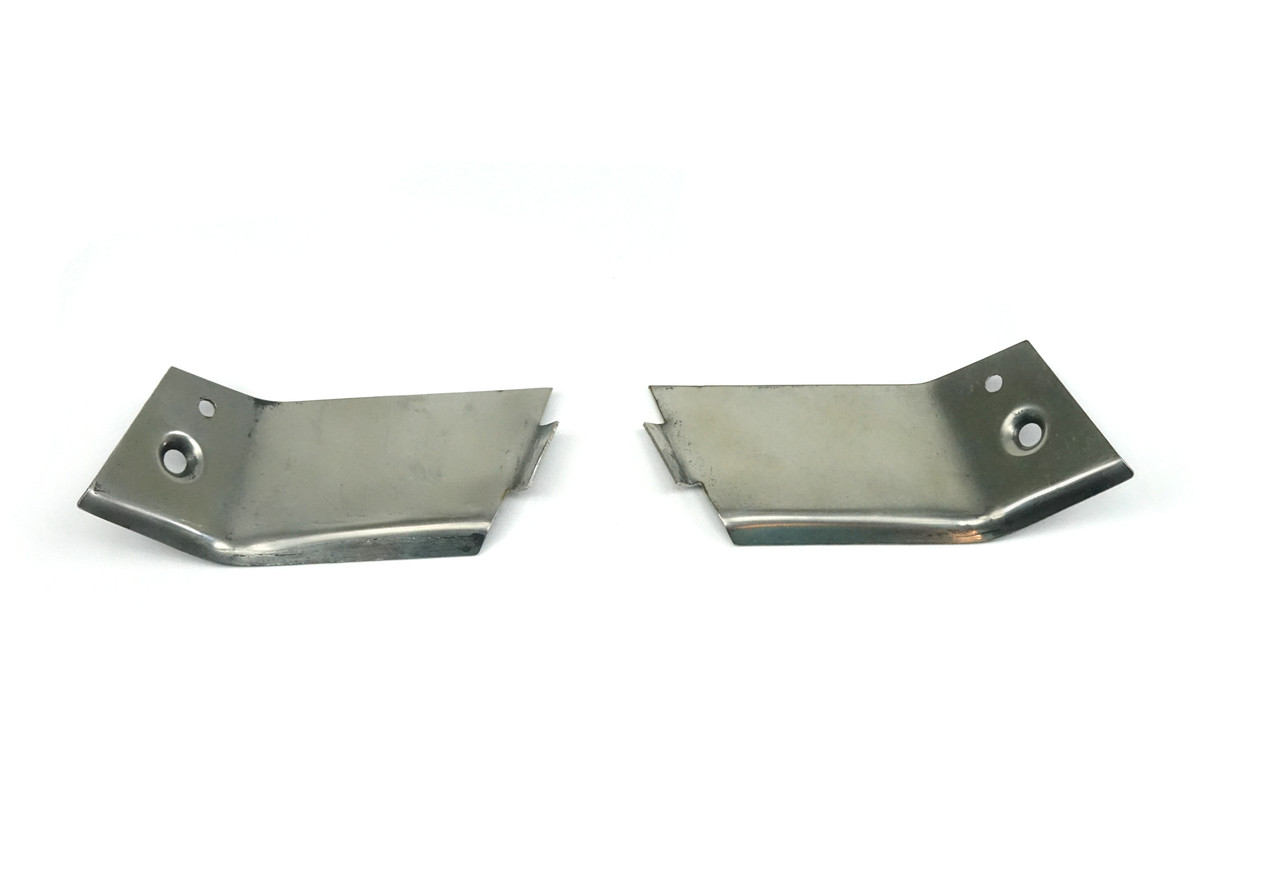 End pieces for grille surround trim (stainless steel)
FIAT 124 Spider - 1966-1969
- Auto Ricambi
RE7-445, 1903170