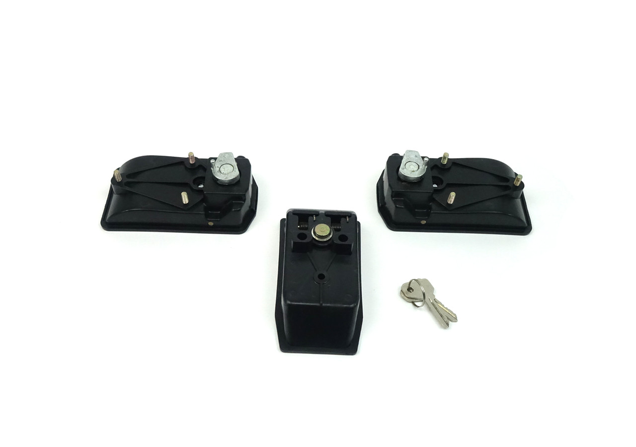 Exterior door handle with trunk/engine cover release lever