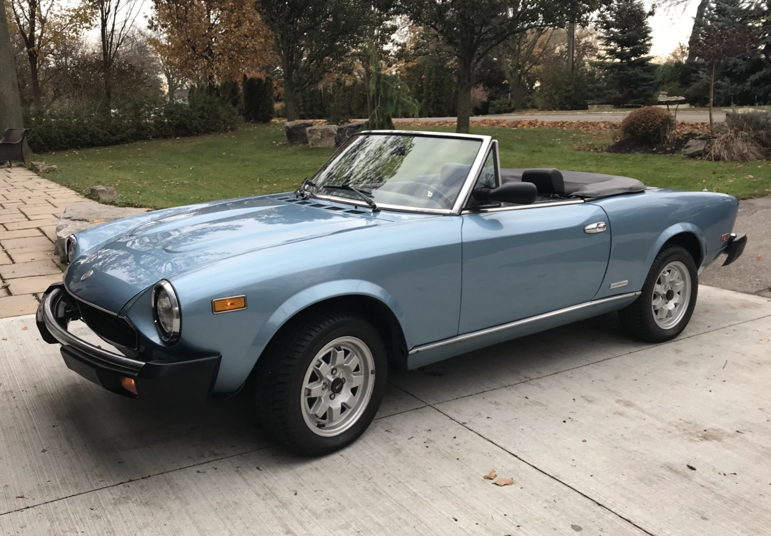 Front exterior of 1983 FIAT Spider