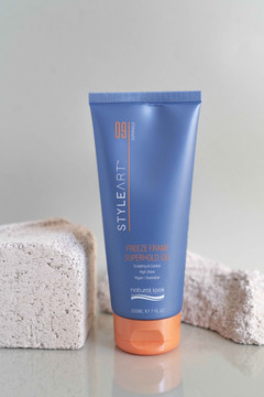 Natural Look StyleArt Freeze Frame Superhold Gel 200ml Natural Look StyleArt Freeze Frame Superhold Gel 200ml