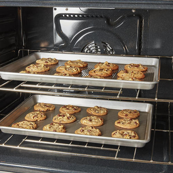 Whirlpool® 5.0 Cu. Ft. Single Wall Oven with Air Fry When Connected WOES5030LB