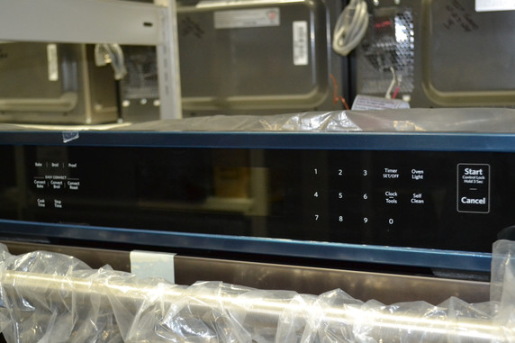 Clearance - KitchenAid KOSE500EBS Single Wall Oven, 30 inch Exterior Width, Convection, Self Clean, 5.0 cu. ft. Capacity, Temperature Probe, Black Stainless colour True European Convection, Telescopic Gliding Extension Rack