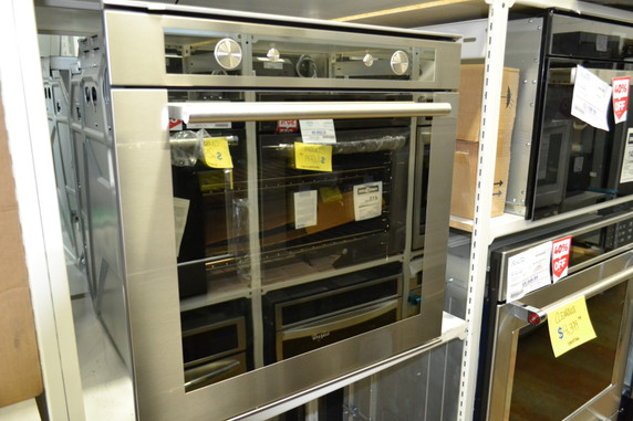 Clearance - Whirlpool WOS52EM4AS Single Wall Oven, 24 inch Exterior Width, Convection, 2.6 cu. ft. Capacity, Stainless Steel colour