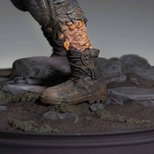 The Last of Us Part II Dark Horse 22 cm Armoured Clicker Vinyl Figure