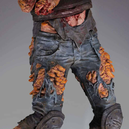 The Last of Us Part II Dark Horse 22 cm Armoured Clicker Vinyl Figure