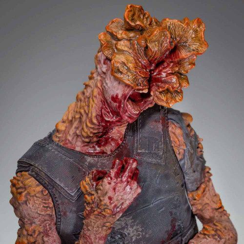 The Last of Us Part II Dark Horse 22 cm Armoured Clicker Vinyl Figure