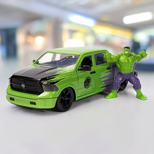 Marvel 2014 Ram 160 with Hulk 1:24 Model