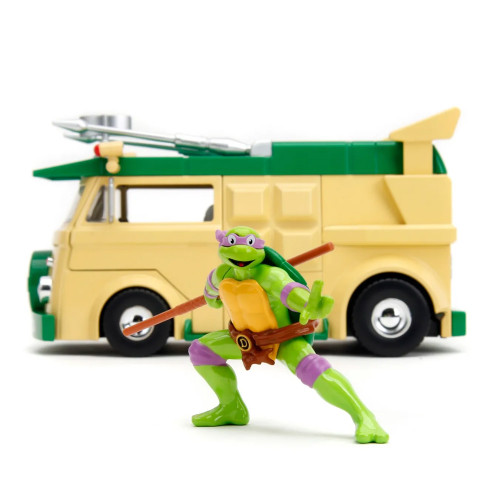 Teenage Mutant Ninja Turtles Party Wagon with Figure 1:24 Model