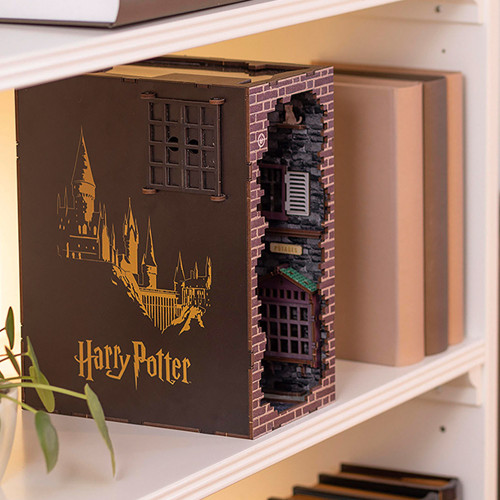 Harry Potter Tiny Adventures Diagon Alley Book Nook Kit