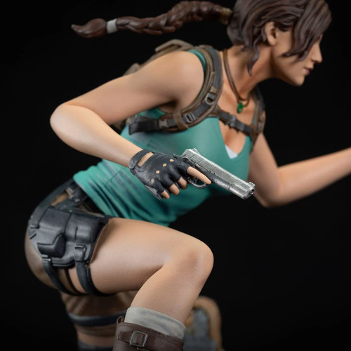 Tomb Raider Dark Horse PVC Lara Croft Scene Statue