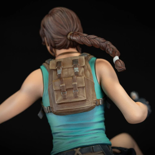 Tomb Raider Dark Horse PVC Lara Croft Scene Statue