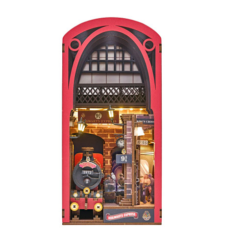 Harry Potter Tiny Adventures Hogwarts Express Book Nook Kit